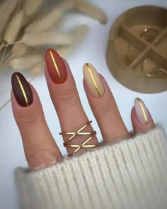 Try These Halloween Nails That Are Cute & Spooky - The Catalog Simple Fall Nails, Black Nail, Fall Nail Colors, Autumn Nails