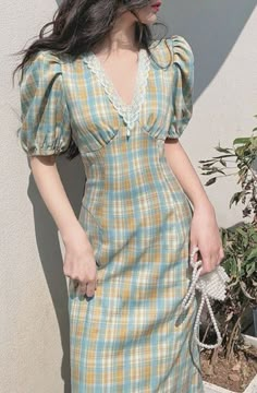 Spring Plaid Midi Dress Knee-length, Fitted V-neck Plaid Dress For Spring, Casual V-neck Plaid Dress, Casual Plaid V-neck Dress, Elegant Plaid Midi-length Dress, Elegant Midi-length Plaid Dress, Elegant Plaid Midi Dress, Short Sleeve Plaid Dress For Fall, Trendy Green Knee-length Midi Dress