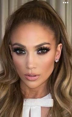 Jennifer Lopez Makeup Tutorial, Jenifer Lopez Makeup Eye, Jlo Glow Makeup, Jlo Makeup Glow, Jennifer Lopez No Makeup, Light Smokey Eye, Smoked Eyes, Ash Blonde Hair Colour