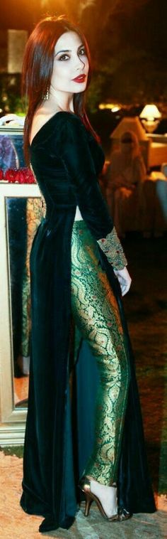 Elegant Pants Outfit Formal, Velvet Dress Designs, Mode Kimono, Anarkali Gown, Kurti Designs Party Wear, Designer Party Wear Dresses, Silk Trousers, فستان سهرة