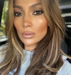 Arriba 100+ imagen 7 tintes perfectos para mujeres de piel morena Jennifer Lopez Hair Color, Jlo Makeup, Jlo Hair, Jennifer Lopez Hair, Celebrity Makeup Artist, Hair Colorist, Celebrity Makeup, Hair Color Trends, Flawless Skin