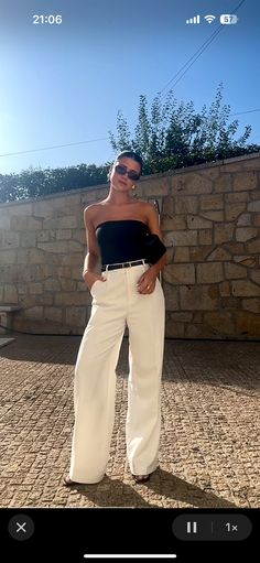 White Fitted Pants Outfit, Summer Drinks Outfit Casual, Las Vegas Outfit Spring Casual, Chic Vacation Outfits Summer, White Pointed Heels Outfit, Delhi Outfit Ideas, Patio Outfit Summer, Ensenada Outfits, Lanzarote Outfit