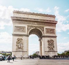 people are standing in front of the arc triumph