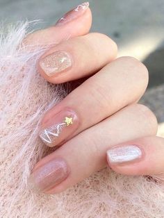 Christmas Inspired Nails Short, Short Gel Nails Korean, Christmas Short Nail Ideas, Simple Nail Ideas, Christmas Tree Nails, Tree Nails