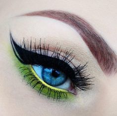 Trending Makeup Products Eye Makeup Pop Of Color, Makeup Pop Of Color, Black Winged Eyeliner, Eye Makeup Bright, Make Up Eyes, Dramatic Eye Makeup, Bronze Makeup, Green Eye