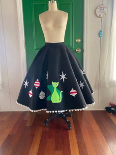 Turn any Christmas tree design into a WEARABLE circle skirt!  Price will vary based on design. Skirts will be made out of felt, with a lapped zipper. Appliques are applied with fabric adhesive, which is soft and washable.  Please include color choices in order notes! Skirt shown here with a petticoat. Vintage Skirts 1950s, Lapped Zipper, Dapper Day Outfits, Disney Dapper Day, Vintage Dress Sewing Patterns, Mumbo Jumbo, Christmas Attire, Christmas Skirt, Poodle Skirt