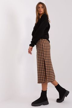 This knit skirt is the perfect choice for any occasion, from everyday activities to days at the office. Its peplum pattern gives it charm and style, while the soft cotton material makes it very comfortable. The midi length makes it both elegant and comfortable to wear. This skirt is a great choice for any occasion, allowing you to enjoy comfort and style at the same time. Cotton 85 % Spandex 15 % Size Waist width L 84-90 cm M 78-86 cm S 72-80 cm Trendy Long Skirt For Work, Trendy Long Skirt For Fall, Casual Pencil Skirt For Fall, Winter Casual Pencil Skirt, Trendy Winter Midi Skirt, Trendy Flowy Winter Skirt, Casual Winter Midi Bottoms, Casual Winter Pencil Skirt With Relaxed Fit, Trendy Flowy Skirt For Winter