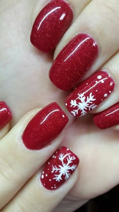 Color LINKED! Red Christmas Nails, Holiday Nail Designs, Cute Christmas Nails, Christmas Nails Easy, Christmas Gel Nails, Christmas Nail Art Designs, Red Nail, Winter Nail Designs, Festival Nails