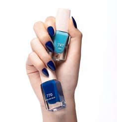 Notino Gel Effect Nail Polish 747 BAE & 770 Feeling Blue