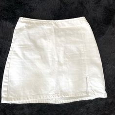 Super Cute White Mini Denim Skirt Perfect For Spring. Never Worn. Bow Tie Women, Tulle Mini Skirt, Mini Wrap Skirt, Bear White, Burgundy Skirt, Skirts Denim, Mini Denim Skirt, White Denim Skirt, Micro Skirt