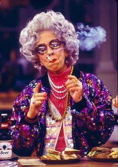 Ann Morgan Guilbert, Grandma Yetta, Nanny Interview Questions, Nana Fine, Nanny Fran, Granny Costume, Miss Fine, Nanny Outfit, Fran Fine Outfits