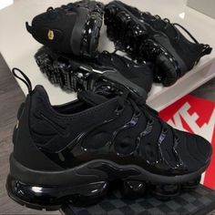 Triple Black Spray Ground, Wattpad Book, Sneaker Design, Dr Shoes, Black Nike Shoes, Nike Air Shoes, Shoes Outfit, Fresh Shoes, Dress Classy