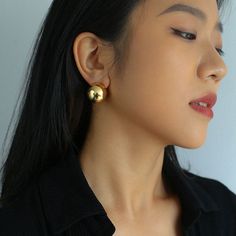 Details：Finish: 18K gold platedSize: 0.79 inches(20mm)、Weight per earring: 0.26oz (7.4g)Material: Copper plated with 18K Gold, 925 sterling silver needle 18K Gold Vermeil:This piece is true gold plated with a thick layer of gold measuring 2.5-3.0 microns.This is 5 times thicker and longer-lasting than regular "gold-plated" jewelry, and 100 times thicker than flash-plated jewelry.We use 18k or 14k gold for its beautiful, elegant hue.Plated with 18k gold to ensure a nickel free, lead free and hypo Classic Gold-tone Round Clip-on Earrings, Classic Round Gold-tone Clip-on Earrings, Gold Round Plug Earrings, Tarnish-resistant Gold Clip-on Earrings, Classic Plated Earrings For Anniversary, Gold-tone Round Clip-on Earrings, Classic Gold-tone Plated Earrings, Classic Gold-tone Clip-on Earrings, Tarnish Resistant, Classic Gold-tone Tarnish Resistant Clip-on Earrings