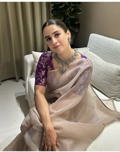 Pink Saree With Red Blouse, Indian Ware Dresses, Sanya Malhotra In Saree, Unique Saree Combination, Ash Color Saree Blouse Combination, Organza Saree Dress Design Ideas, Colour Combinations Clothes For Wedding, Purple Blouse Contrast Saree, Sanya Malhotra Saree