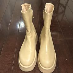 These Wandler Rosa Chelsea Boots Have Only Been Worn Twice And Are In Perfect Condition. The Leather Is So Soft And Beautiful. They Unfortunately Ended Being A Little Too Big For Me Otherwise I’d Gladly Wear Them Everyday Wandler Boots, Chunky Boots, Chelsea Boots, Bootie Boots, Chelsea, Ankle Boots, Women Shoes, Cream, Boots