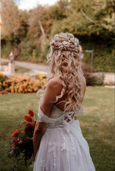 the back of a bride's dress with flowers in her hair