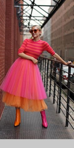 Tull Skirt, Valentines Fashion, Gonna In Tulle, Tiered Tulle Skirt, Blair Eadie, Bright Outfits, Skirt Tulle, Atlantic Pacific, Tiered Skirts