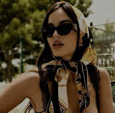 Mob Wife Aesthetic, Wife Aesthetic, Italian Aesthetic, Wife Style, Mode Hippie, Vintage Photoshoot, Head Scarf Styles, Mob Wives, Mob Wife