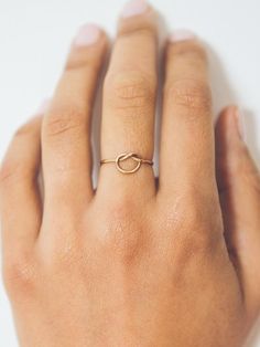 Gold Infinity Knot Ring, Black Gold Jewelry, Morganite Engagement, Knot Ring, Everyday Rings, Diy Schmuck, Simple Jewelry, Ring Vintage, Morganite