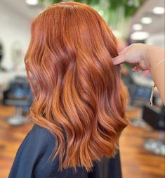 Auburn Spice Hair Color, Summer 2024 Red Hair, Copper Hair Grown Out Roots, Natural Red Hair Short, Medium Ginger Hair, Red Hair Haircuts, Light Ginger Hair Copper, Ginger Lob, Copper Shoulder Length Hair