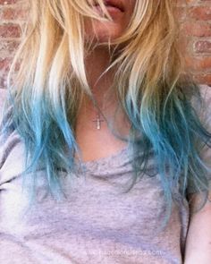 I just love this look! So mermaid like. Blonde Dip Dye, Turquoise Hair Color, Dipped Hair, Dyed Tips, Hair Dye Tips, Ombre Blond, Hair Dyed, Dip Dye Hair, Colored Hair Tips