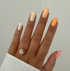 Summer Acrylic Nails With Designs, Orange Summer Nails 2024, Simple Dip Nails Summer, Acrylic Nails Fancy, Nail Designs For The Summer, Simple Summer Nail Ideas, Nail Shapes And Lengths, Nails Fancy, Metallic Nails Design