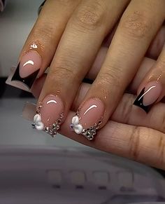 Short Oval Nails Designs Simple, Short Frenchies With Designs, Cute Shirt Nails, Nails Ideas Oval, 21 Bday Nails, Short Blinged Out Nails, Nail Inspo Short Square, 20th Birthday Nails, Simple Birthday Nails