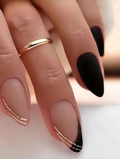 Best Ring Designs For Women, Black Nail Art Matte, French Nails Ideas Black, Daily Nails Simple, Black Nail Manicure, Black France Nails, Nail Black And Gold, Black And Gold French Nails, Black Matte Nails With Gold