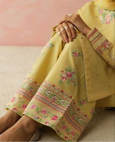 Zara Shahjahan, Silk Kurti Designs, Indian Designer Suits, India Dress, Beautiful Casual Dresses, Salwar Designs