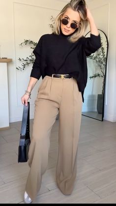 Casual Neutral Outfits, Wide Leg Trousers Outfit, Slacks Outfit, Korean Fashion Women Dresses, Beige Hose, Chic Work Outfit, Mum Fashion, Business Outfits Women