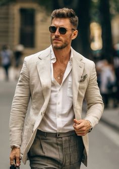 Sand Blazer Outfit Men, White Blazer Men Outfits, Mens Beige Blazer Outfit, Cream Blazer Outfit Men, Mens Wedding Attire Guest, Casual Blazer Outfits Men, Italian Style Men, Linen Blazer Outfit