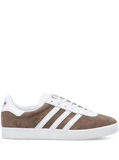 brown white calf leather calf suede signature 3-Stripes logo logo print to the side branded heel counter round toe front lace-up fastening flat rubber sole Brown Sneakers, Suede Sneakers, Adidas Gazelle, Mens Shoes Sneakers, Signature Style, Lace Front, Calf Leather, Air Jordans, Shoes Sneakers