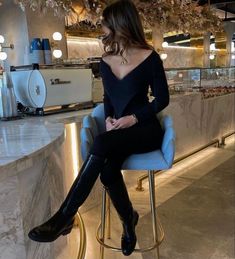 Outfit Elegantes, Fashion And Textiles, Winter Inspo, Winter Outfits For Work, All Black Outfit, Loro Piana, Classic Chic, Cute Everyday Outfits, Formal Attire