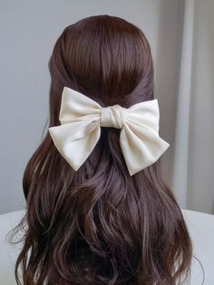 White Hair Accessory, Easy Trendy Hairstyles, Ulzzang Hair, Chin Length Haircuts, Gorgeous Hair Color, Glamorous Hair, French Clip