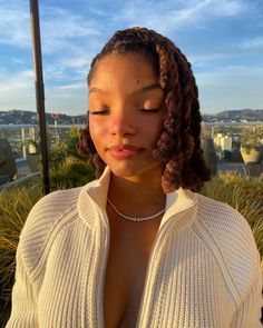 Halle Bailey Face, Chloe And Halle Locs, Halle Bailey Hair, Black Women Celebrities, Short Locs Hairstyles