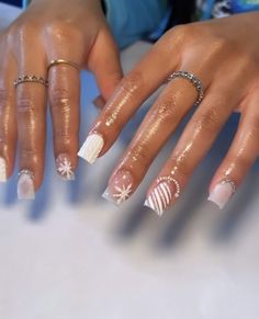 Cute Christmas Nail Inspo Short, Short Winter Nails Black Women, Xmas Themed Nails, Cute Short Square Christmas Nails, Christmas Short Square Acrylic Nails, Xmas Nails Short Square, Simple Short Nail Designs Winter