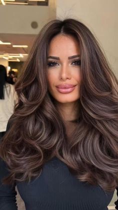 Rambut Brunette, Brown Hair Looks, Brown Hair Inspo, Brunette Hair With Highlights, Hairstyles For Layered Hair, Brunette Balayage Hair, Long Hair Color, Brown Hair Balayage, Long Brown Hair