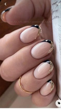 White And Glitter French Tip Nails, French Manicure Gold Tips, Black And Gold Tip Nails, Glitter Tips Nail, Short Black And Gold Nails Ideas, French Biab Nail Designs, Round French Tip Nails With Design, Black French Manicure Designs, Gelnagels Ideas