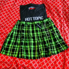 Hot Topic New With Tags And Bag Plaid Green And Black Kilt Style Skater Skirt Measurements On Pictures Size Large Side Chains Green Emo Outfits, Scene Skirts, Green Scene Outfit, Black And Green Outfit, Scenecore Clothes, Scene Skirt, Neon Green Skirt, Hot Topic Skirts, Alien Core