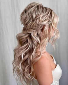 Long Wavy Braided Half-Up Half-Down Hairstyle Bridesmaid Hair Long, Wedding Hair Ideas, Wedding Hair Styles, Long Hair Wedding Styles, Wedding Hair Inspiration