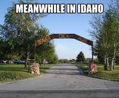 the entrance to meanwhite in idaho is decorated with an arch and sign