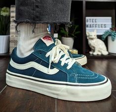 Vans Azul, Estilo Vans, Vans Shoes Fashion, Custom Sneakers Diy, Custom Shoes Diy, Men Stylish Dress, Vans Style