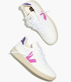 Pink Sneakers Outfit, Dressy Sneakers, Veja V 10, Bold Shoes, European Shoes, Preppy Shoes, Veja Sneakers, Summer Sneakers, Rain Forest