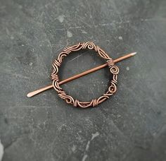 Beautiful two in one ornament made by me with copper wire. I made this hair pin with copper wire that I shaped and aged with patina. Thanks to its small size you can purchase this pin whether you have long or short hair.  The pin measures 5 cm (1.96 inches) and is antiqued to give the piece a vintage feel and highlight the wrap. The hair rod measures 9 cm (3.54 inches) and has hammered and polished ends so you can easily attach it to your hair without damaging it. Its locking system allows you t Hair Rods, Wrap Hair, Copper Hair, Love My Job, Hair Pin, How To Make Ornaments, Wire Wrap, Fine Hair, Copper Wire