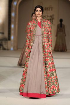 Scarlet Bindi - South Asian Fashion and Travel Blog by Neha Oberoi: LAKME FASHION WEEK SUMMER/RESORT 2016 GRAND FINALE: ROHIT BAL