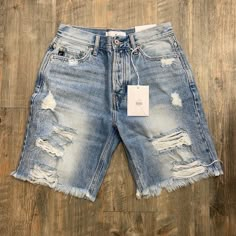 Size M Jean Short Outfits, Mens Shorts Outfits, Usa Jeans, Denim Men, White Distressed Jeans, Mom Jeans Shorts, Stretch Denim Shorts, Short Jean, White Jean Shorts