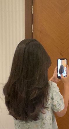 Thick Brown Hair With Layers, Pretty Brunette Hairstyles, Hairstyle Layers Straight Hair, Layered Haircut Medium Straight, Straight Brown Hair Layers, Straight Long Brown Hair With Layers, Styled Layers Hair, Layers On Brunette Hair, Medium Layered Haircuts Back View