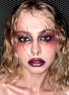 Makeup Look Y2k, Aesthetic Fairy Makeup, Edgy Eyeliner, Stylish Eyeliner, Euphoria Inspired Makeup, Eyeliner Tutorials, Eyeliner Graphic, Simple Makeup Look, Eyeliner Techniques