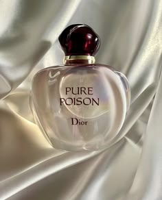 Dior Pure Poison, Fragrance Lab, Dior Perfume, Perfume Collection Fragrance, Perfumes For Women, Celebrity Perfume, Perfume Scents