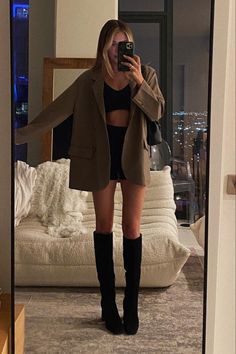 New York Girl Aesthetic, Valentines Dinner Outfit, Payton Sartain, Bar Outfit Night, Drinks Outfits, Night Out Outfits, Fall Evening, Party Outfits Night